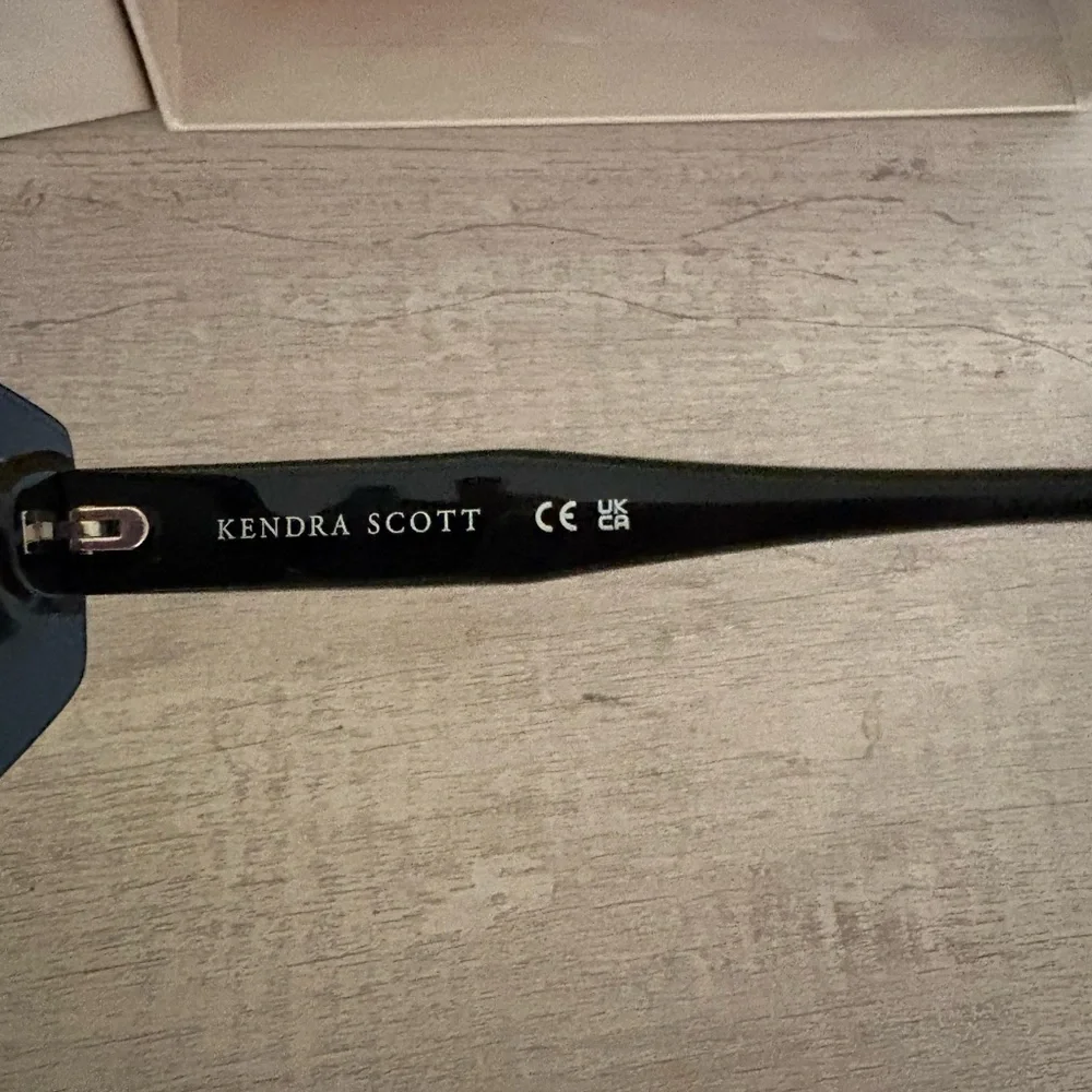 Brand NEW, Kendra Scott Black Rectangular Sunglasses, Danielle sunglasses - Picture 5 of 7